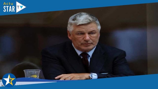 Tir mortel d'Alec Baldwin : l'acteur inculpé pour homicide involontaire après le drame survenu sur u