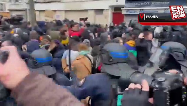 Fransa'da emeklilik yaşı protestolarında polisten sert müdahale