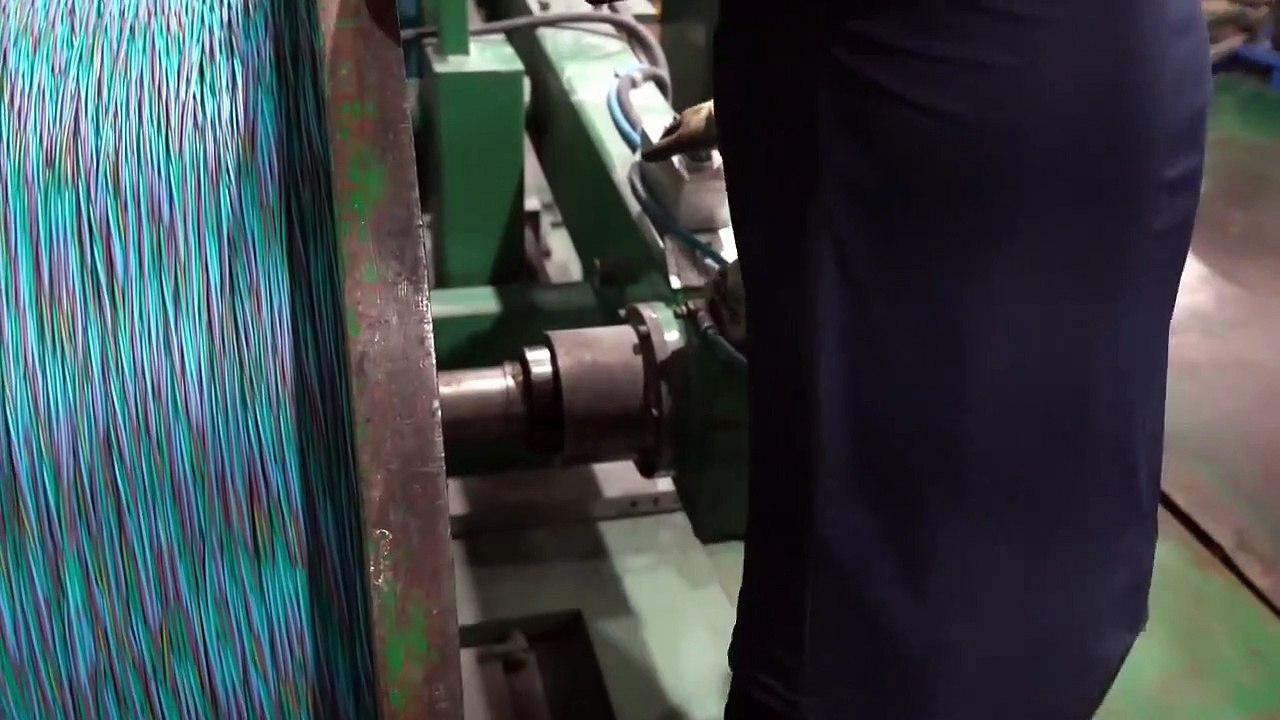 Proses pembuatan kabel ddengan mesin yang canggih