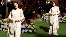 Anant Radhika Engagement: Sara Ali Khan White Sarara Look में खूबसूरत आदाएं Watch Video । Boldsky