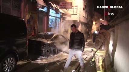 Park halindeki lüks otomobil alev topuna döndü