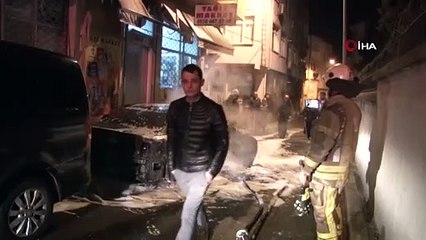 Park halindeki lüks otomobil alev topuna döndü