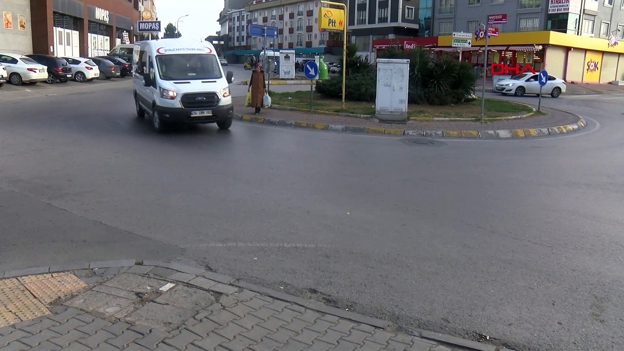 Ataşehir'de bir sürücü otomobiliyle çarptığı kuryeyi ezmeye çalıştı