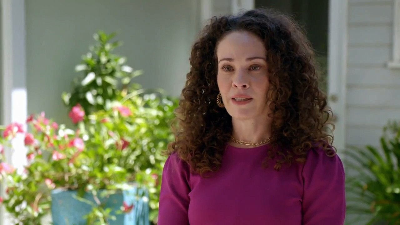Celebrity IOU - Se2 - Ep02 - Allison Janney Gifts a Showstopper HD Watch