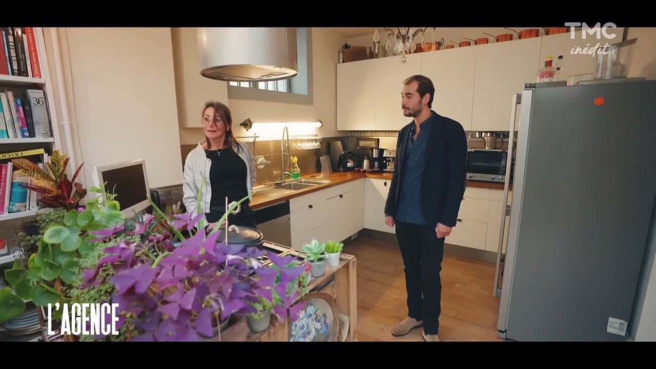 Violaine Sanson, la grande soeur de Véronique Sanson, dévoile les images de son loft de luxe qu'elle souhaite vendre dans l'émission "L'Agence" - TMC