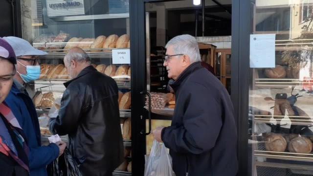 Osmaniye'de Ekmeğin Fiyatı 4 Liradan, 5 Liraya Çıktı: Bir Ekmek Yiyoruz Onu da Yiyemeyeceğiz Artık. İki Ekmek Alıyordum, Bir Ekmeğe Düşürdüm