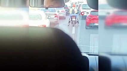 Ambulansın peşine takılan uyanıklar kamerada