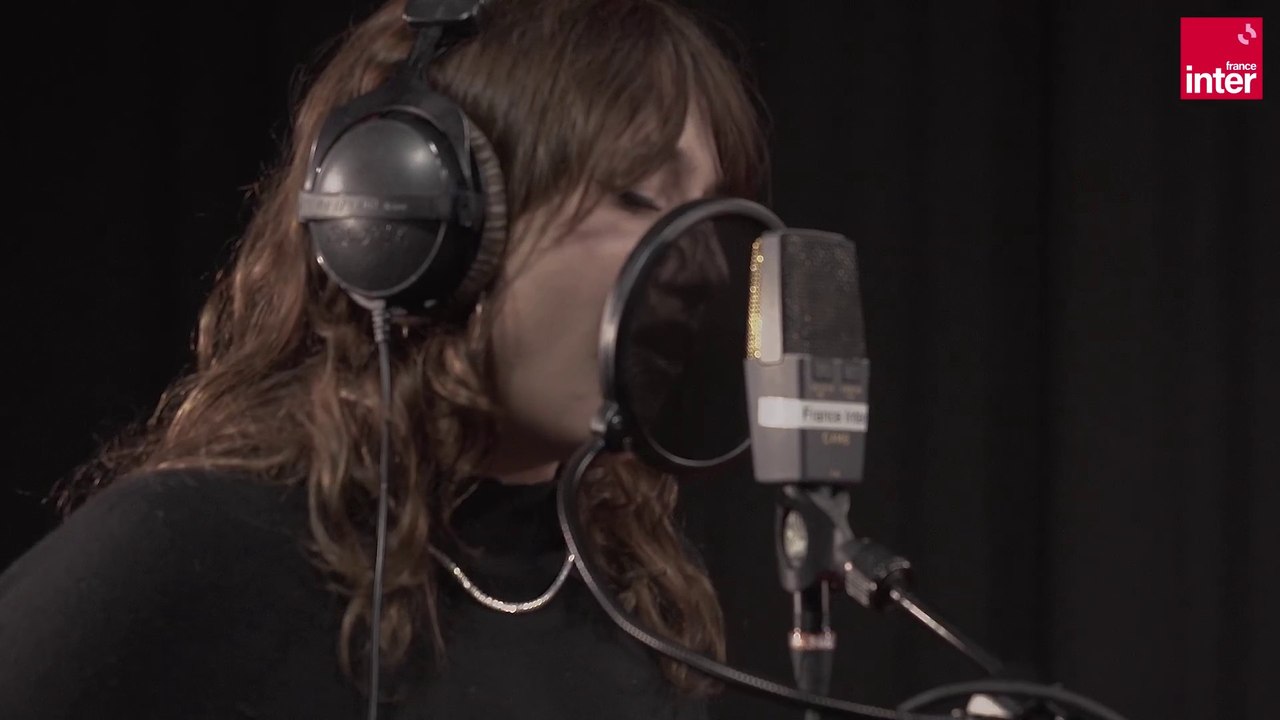 Izïa reprend "Shallow" de Lady Gaga - La carte blanche