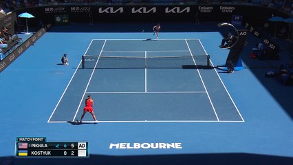Swiatek breezes into Australian Open fourth round
