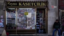 Edirne'nin tek kasetçisi müşterilerini adeta nostaljik yolculuğa çıkarıyor