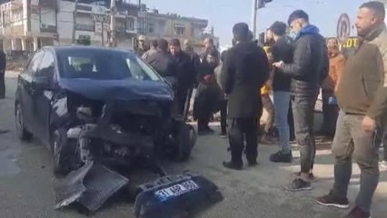 Zincirleme trafik kazasında anne ve 4 çocuğu yaralandı