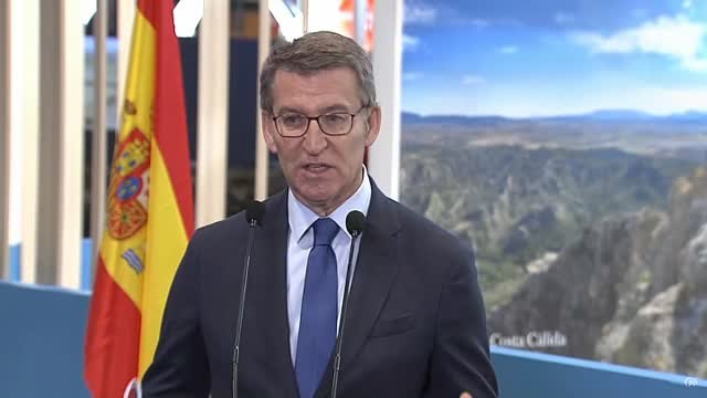 Feijóo critica que para Sánchez sea lo mismo una manifestación contra la Constitución que otra a favor de la Constitución