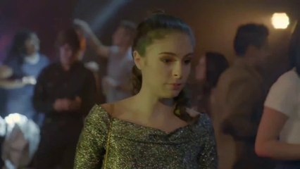 Laura sabe cómo enloquecer a los hombres - La Rosa de Guadalupe 1-4 - El sida y los millennials