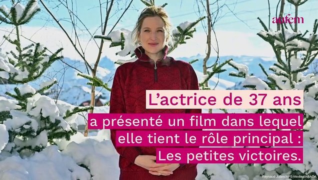 Julia Piaton enceinte : l’actrice dévoile son ventre arrondi sur le tapis rouge