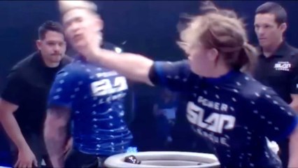 Sobrecogedor KO en el campeonato femenino de bofetadas