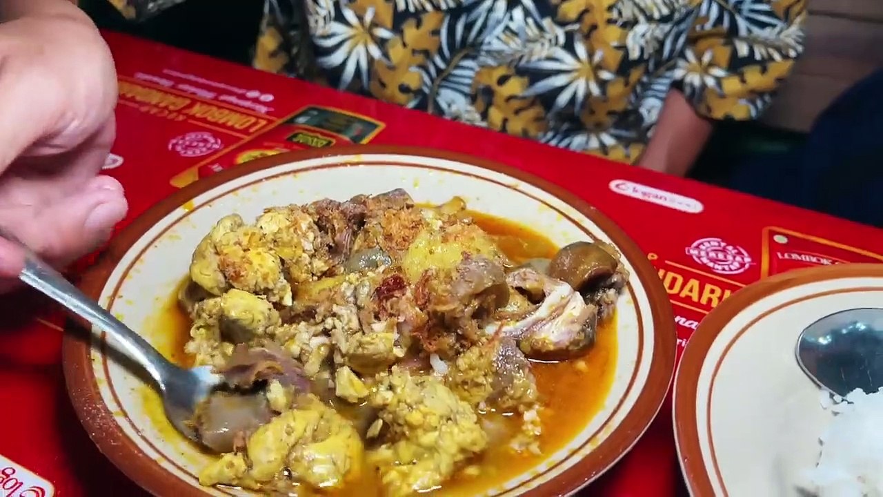 Crazy Indonesian Street Food in Yogyakarta  Giant Goat Sate + 500Kg of Fried Banana + Durian