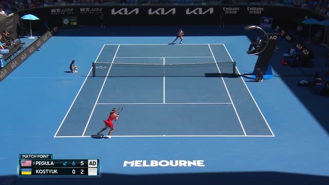 Swiatek breezes into Australian Open fourth round