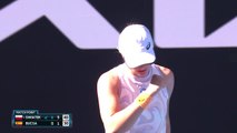 Swiatek breezes into Australian Open fourth round