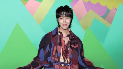 방탄소년단 제이홉, 파리 패션위크 홀린 알록달록 ‘패션 아이콘’