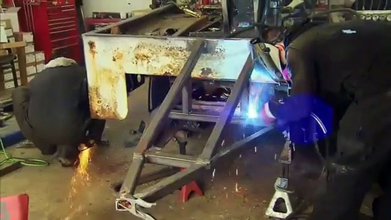 Last Stop Garage - Se1 - Ep01 HD Watch