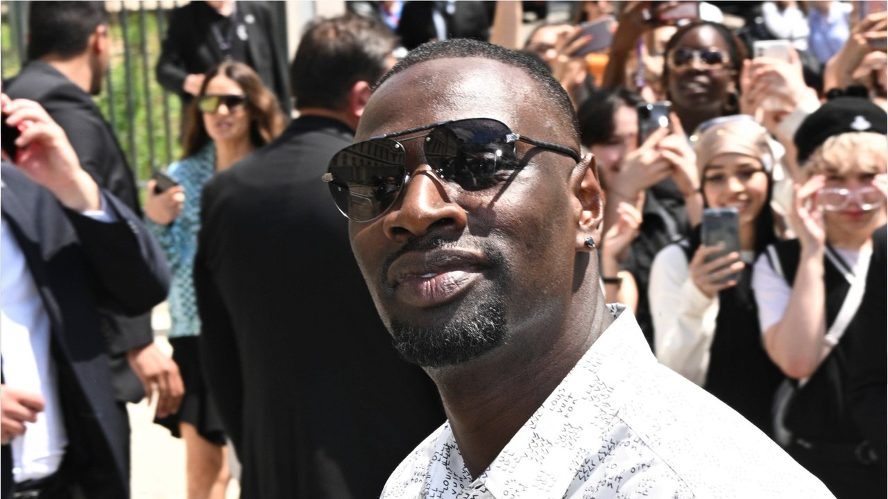 GALA VIDEO – Omar Sy papa : d’adorables clichés dévoilés par sa fille Selly et sa femme Hélène !