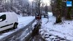 Un petit tracteur sauve plusieurs voitures bloquées dans la neige en Dordogne