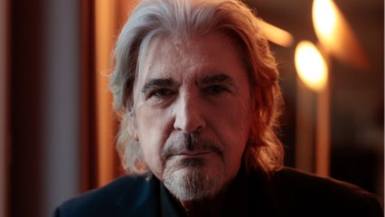 VOICI : Serge Lama : ses confidences déchirantes sur sa mère Georgette qu’il considérait comme “un monstre”