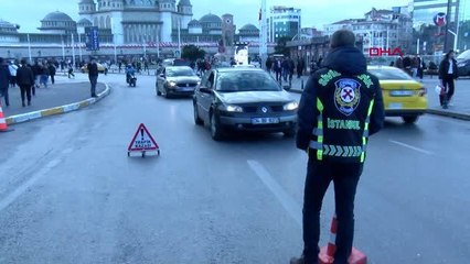 TAKSİM'DE TAKSİCİLERE YÖNELİK DENETİM YAPILDI