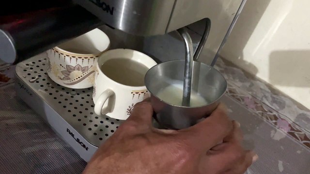 How to steam milk in Coffee Machine | milk texture | nescafe classic