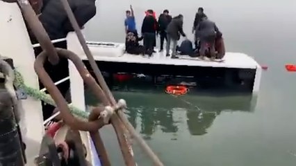 Turquie : panique à bord d’un bus incontrôlable qui finit sa course dans l’eau
