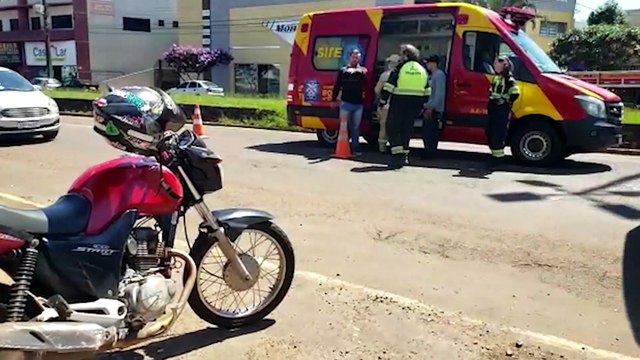 Motos se envolvem em colisão na Avenida Carlos Gomes
