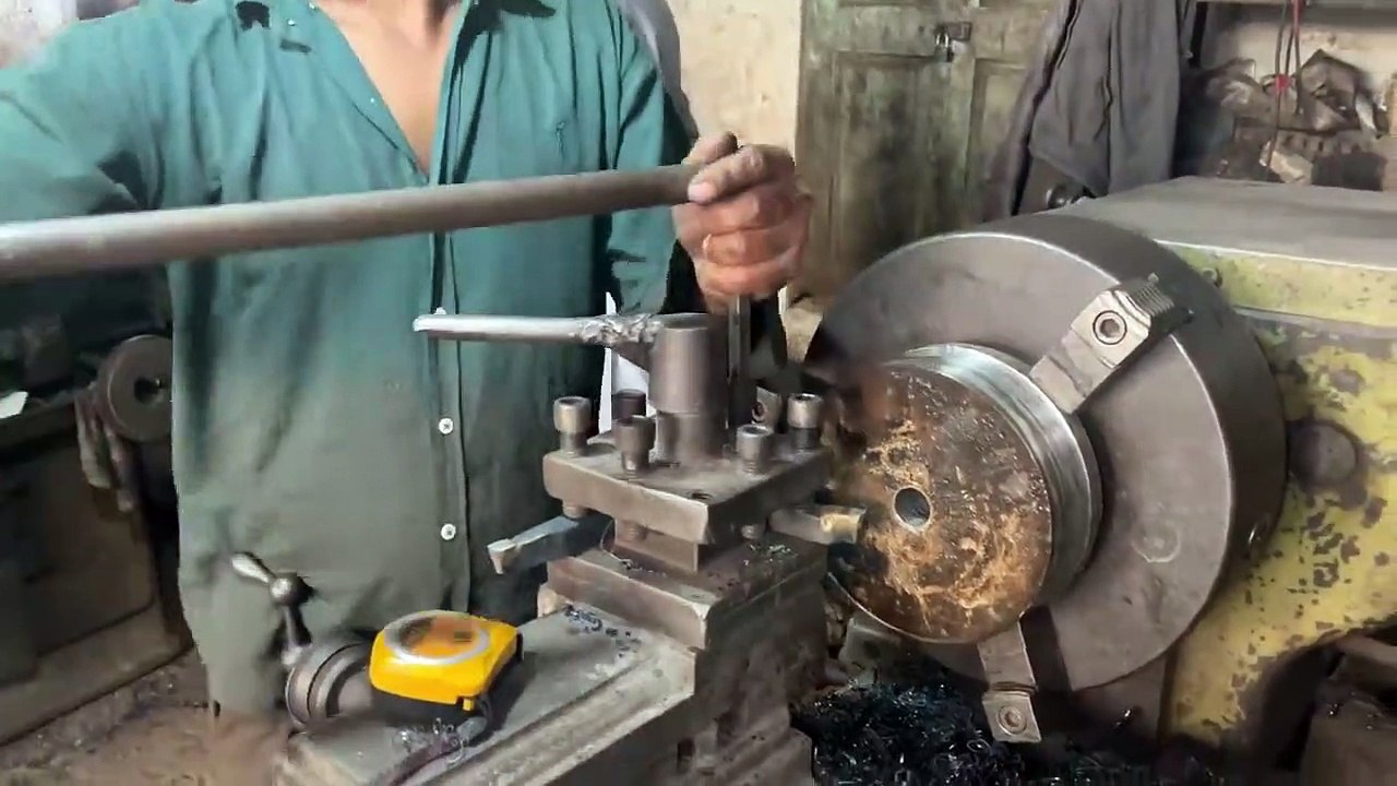Pak Tua Ini Ahlinya Membuat Spur Gear Dari Lembaran Kapal Tua Berkekuatan Tinggi.