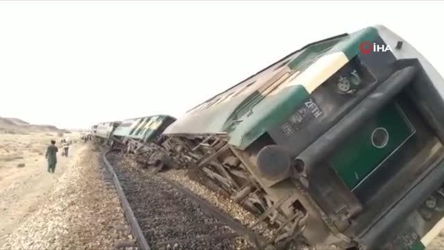 Pakistan'da yolcu trenine bombalı saldırı: 18 yaralı