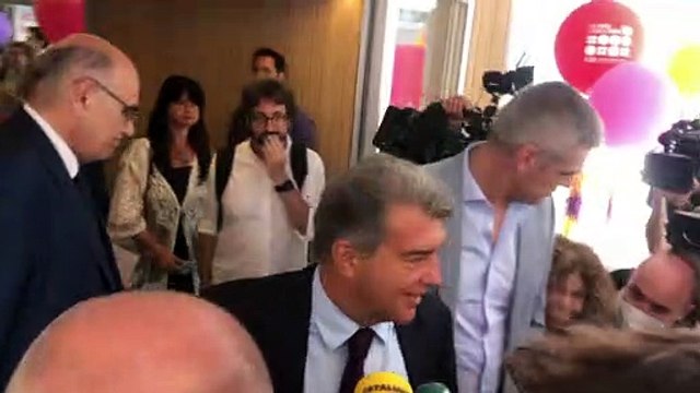 El presidente de la Kings League, Gerard Piqué, espera a sus hijos en casa de Shakira