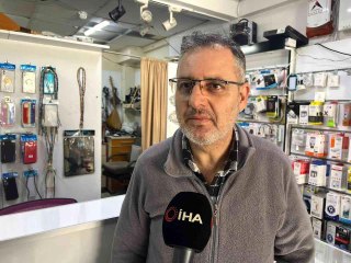 Ümraniye'de çocuk hırsızın telefon çaldığı anlar kamerada