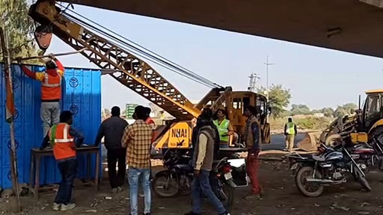 तीन बार जारी किए नोटिस,नहीं माने तो  प्रशासन ने अतिक्रमण पर चलाई जेसीबी