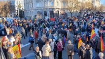 Decenas de banderas de España ondean en Cibeles una hora antes de que comience la manifestación contra Sánchez