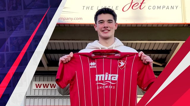 Cicipi Kompetisi Lebih Tinggi, Elkan Baggot Ingin Bantu Cheltenham Town Tak Degradasi