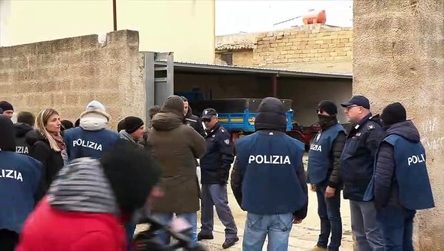 Trovata l'auto di Messina Denaro: i rilievi della Scientifica