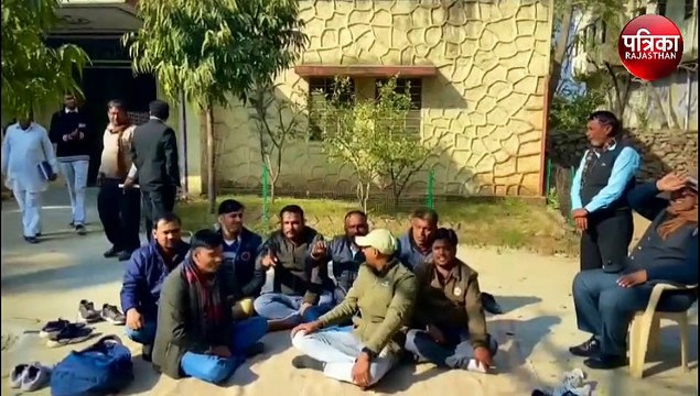 मंत्रालयिक कर्मचारी दो घंटे की पेन डाउन हड़ताल पर