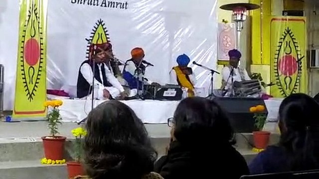 'केसरिया बालम आवो नी पधारो म्हारे देस' से जमा लोक संगीत का रंग और उसके बाद सजी कव्वाली की महफिल