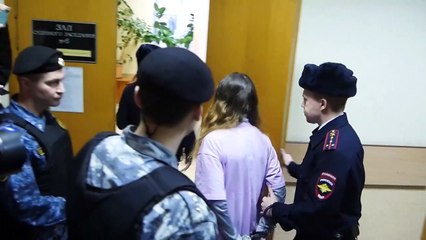 Subversive Botschaften verbreitet: Russischer Künstlerin droht Haft