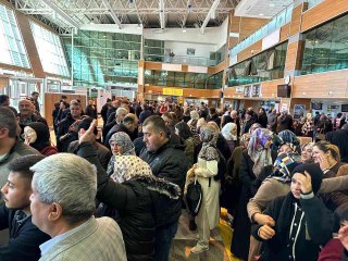 Yarı yıl tatilini kutsal topraklarda geçirecekler: 150 kişilik kafile dualarla uğurlandı