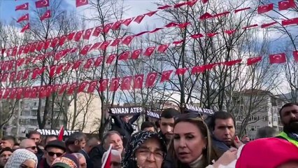 Erdoğan’ın mitinginde Sinan Ateş pankartı açıldı, polis indirdi