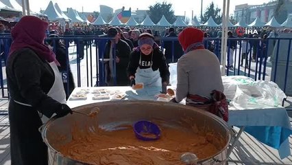 Hamsi festivalinde kuymak için uzun kuyruk oluştu