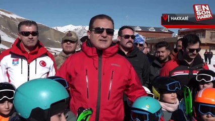 Hakkari'de 2 bin 800 rakımlı kayak merkezi tek pistle açıldı
