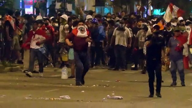 Protestos não dão trégua em crise que já soma 45 mortes no Peru