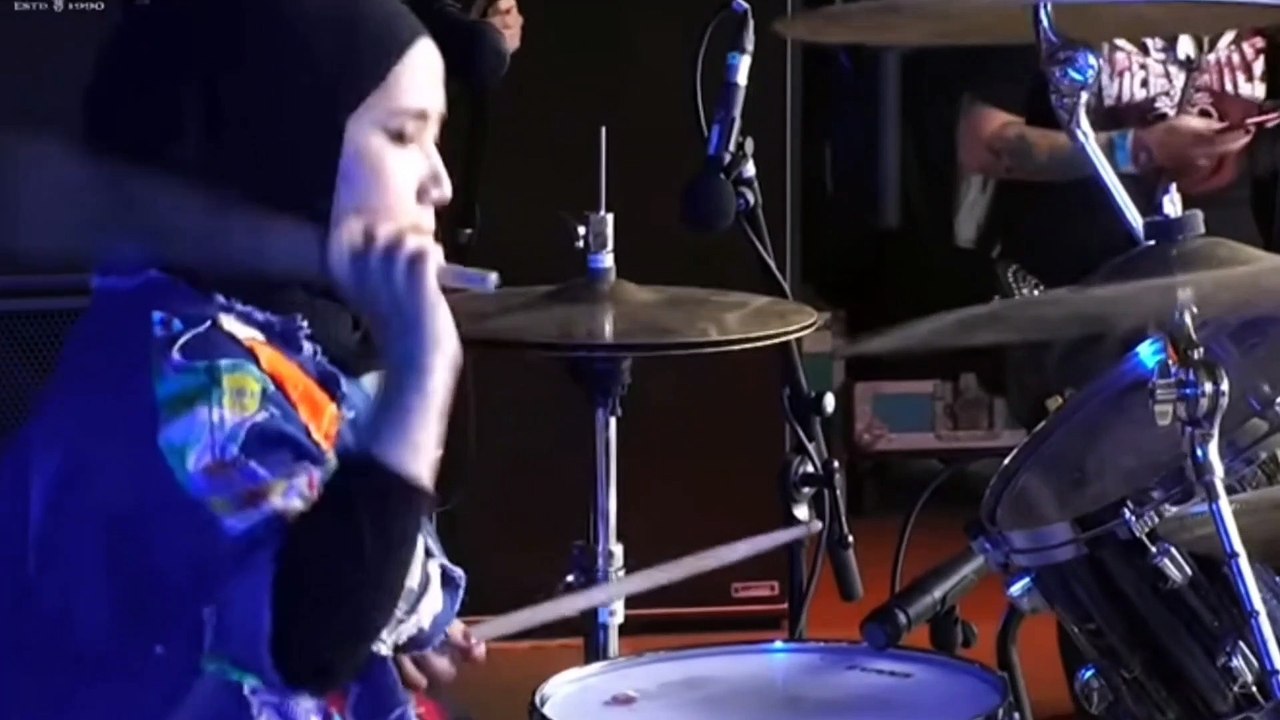 Hijab metal voice of baceprot " NOT PUBLIC PROPERTY" LIVE in WACKEN open air germany