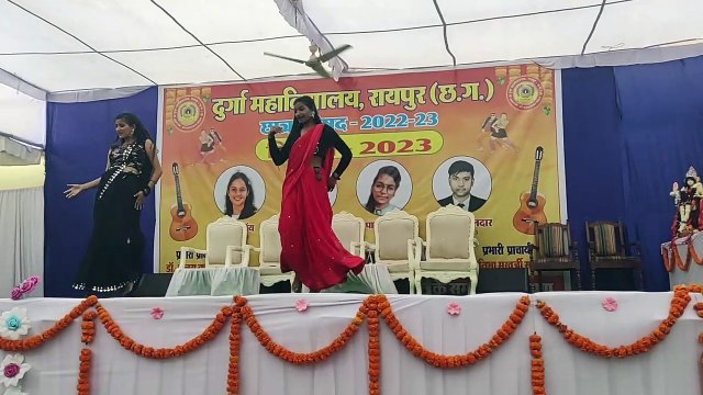 रायपुर। दुर्गा कॉलेज में दो दिन तक एनुअल फंक्शन हुआ। छात्र-छात्राओं ने जमकर धमाल मचाया। एक से बढक़र एक सांस्कृतिक प्रस्तुति दी।