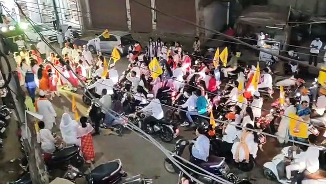 स्टेट बैक रोड का नामकरण झूलेलाल मार्ग किए जाने के नाम पट्टिका का भी विमोचन संत ने किया। संत